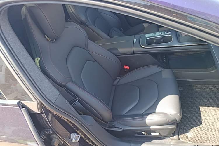 Used Xiaomi Auto SU7 2024 Rear-Drive Long-Range Intelligent Driving Version Right Front Seat