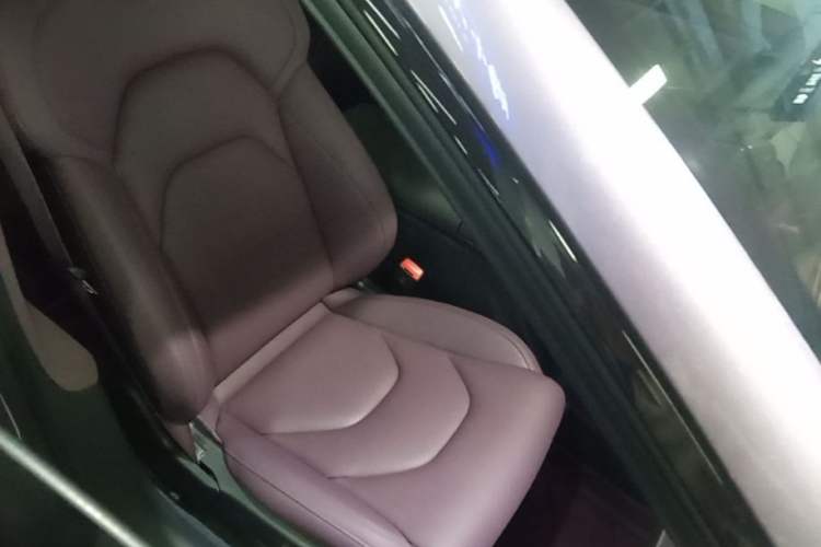 Used Xiaomi Auto SU7 2024 Rear-Drive Long-Range Intelligent Driving Version Right Front Seat