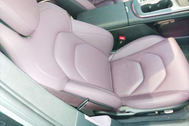 Used Xiaomi Auto SU7 2024 Four-Wheel Drive Ultra-Long Range Advanced Intelligent Driving Max Edition Right Front Seat