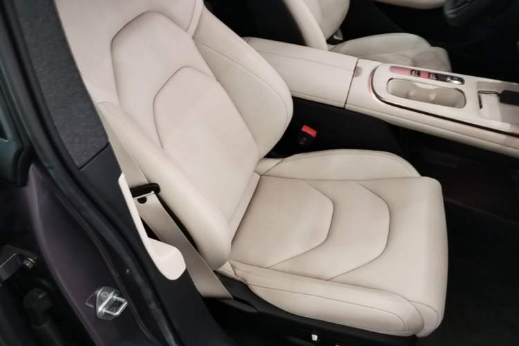 Used Xiaomi Auto SU7 2024 Rear-Drive Long-Range Intelligent Driving Version Right Front Seat