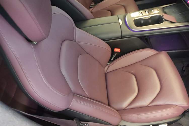 Used Xiaomi Auto SU7 2024 Rear-Drive Long-Range Intelligent Driving Version Right Front Seat