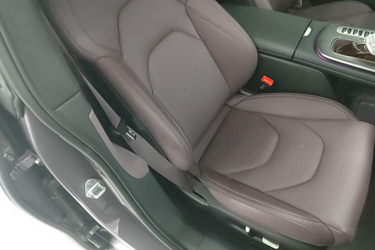 Used Xiaomi Auto SU7 2024 Four-Wheel Drive Ultra-Long Range Advanced Intelligent Driving Max Edition Right Front Seat