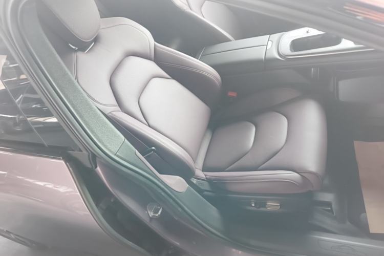 Used Xiaomi Auto SU7 2024 Rear-Drive Long-Range Intelligent Driving Version Right Front Seat