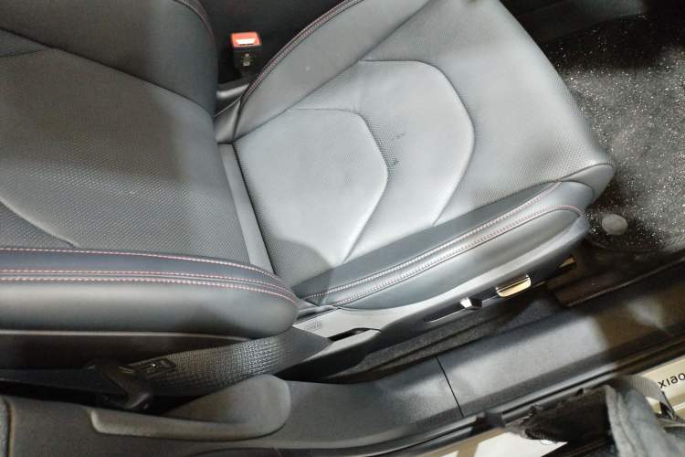 Used Xiaomi Auto SU7 2024 Rear-Drive Ultra-Long Range Advanced Pro-Level Intelligent Driving Version Right Front Seat