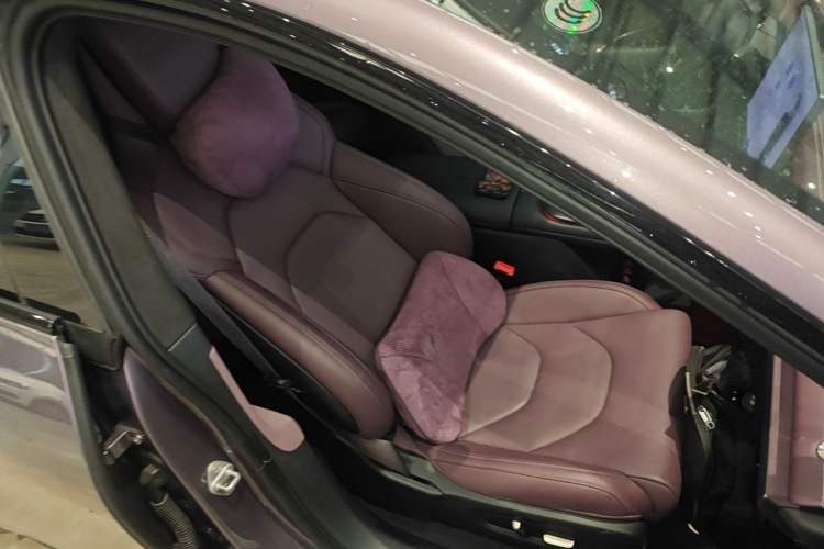 Used Xiaomi Auto SU7 2024 Four-Wheel Drive Ultra-Long Range Advanced Intelligent Driving Max Edition Right Front Seat