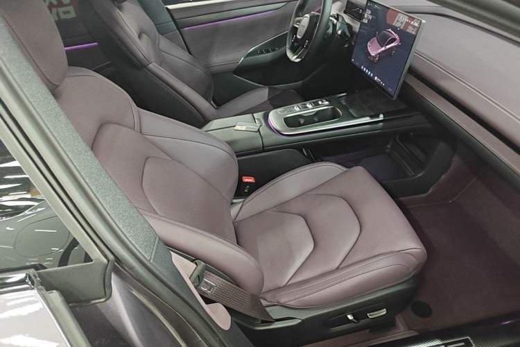 Used Xiaomi Auto SU7 2024 Rear-Drive Long-Range Intelligent Driving Version Right Front Seat