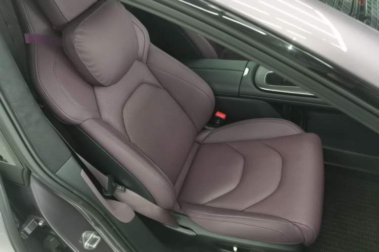 Used Xiaomi Auto SU7 2024 Four-Wheel Drive Ultra-Long Range Advanced Intelligent Driving Max Edition Right Front Seat