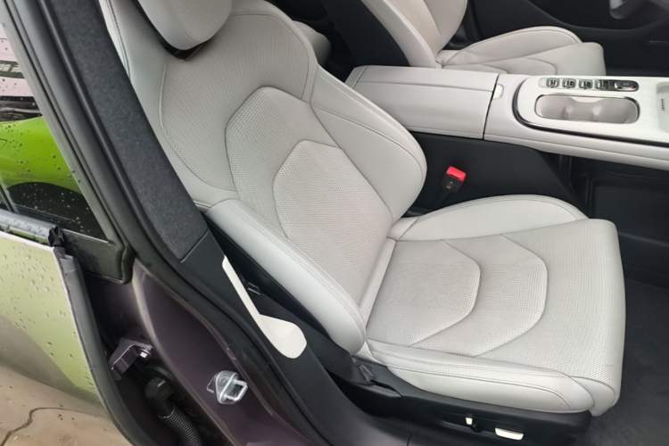 Used Xiaomi Auto SU7 2024 Rear-Drive Ultra-Long Range Advanced Pro-Level Intelligent Driving Version Right Front Seat