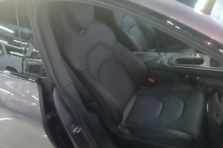 Used Xiaomi Auto SU7 2024 Rear-Drive Ultra-Long Range Advanced Pro-Level Intelligent Driving Version Right Front Seat