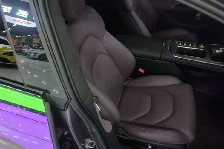 Used Xiaomi Auto SU7 2024 Four-Wheel Drive Ultra-Long Range Advanced Intelligent Driving Max Edition Right Front Seat