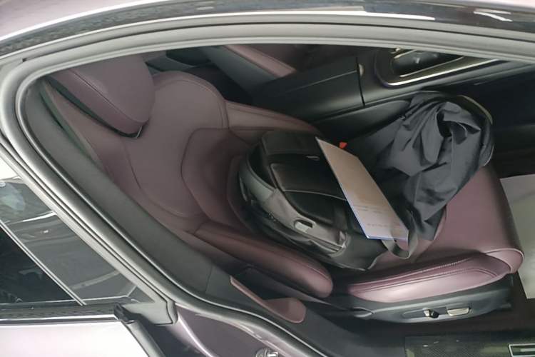 Used Xiaomi Auto SU7 2024 Four-Wheel Drive Ultra-Long Range Advanced Intelligent Driving Max Edition Right Front Seat