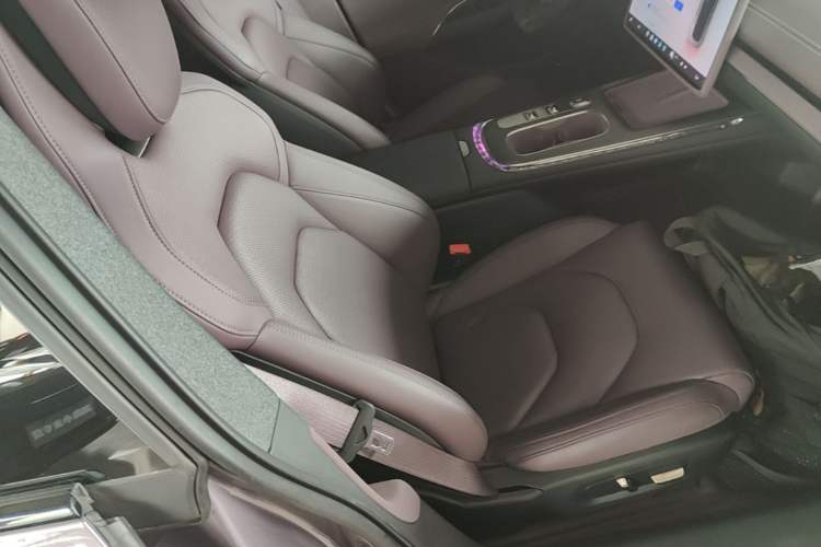 Used Xiaomi Auto SU7 2024 Rear-Drive Ultra-Long Range Advanced Pro-Level Intelligent Driving Version Right Front Seat