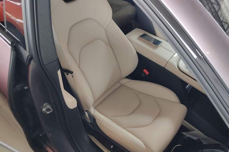 Used Xiaomi Auto SU7 2024 Rear-Drive Ultra-Long Range Advanced Pro-Level Intelligent Driving Version Right Front Seat