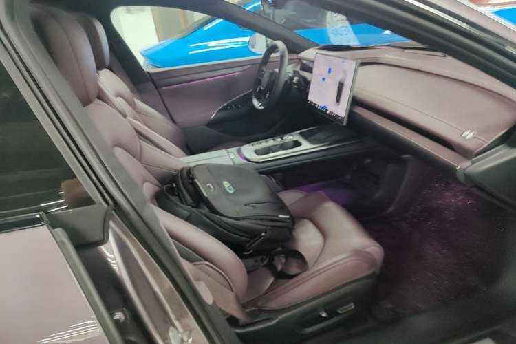 Used Xiaomi Auto SU7 2024 Four-Wheel-Drive Max Founder's Edition Right Front Seat