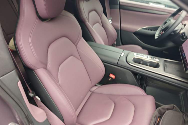 Used Xiaomi Auto SU7 2024 Four-Wheel Drive Ultra-Long Range Advanced Intelligent Driving Max Edition Right Front Seat