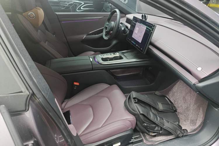 Used Xiaomi Auto SU7 2024 Rear-Drive Ultra-Long Range Advanced Pro-Level Intelligent Driving Version Right Front Seat