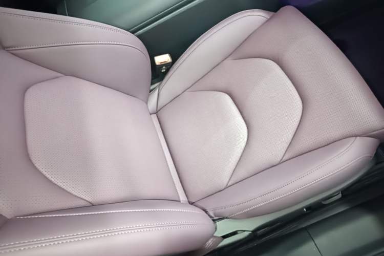Used Xiaomi Auto SU7 2024 Rear-Drive Long-Range Intelligent Driving Version Right Front Seat