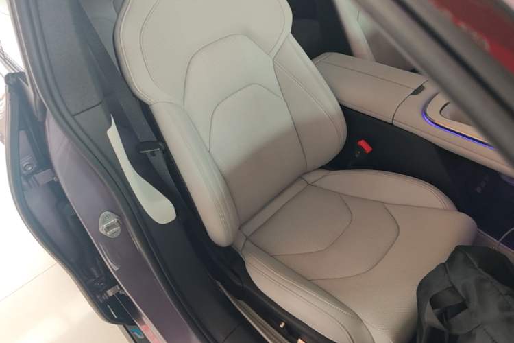 Used Xiaomi Auto SU7 2024 Rear-Drive Long-Range Intelligent Driving Version Right Front Seat