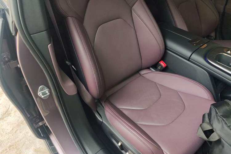 Used Xiaomi Auto SU7 2024 Four-Wheel Drive Ultra-Long Range Advanced Intelligent Driving Max Edition Right Front Seat