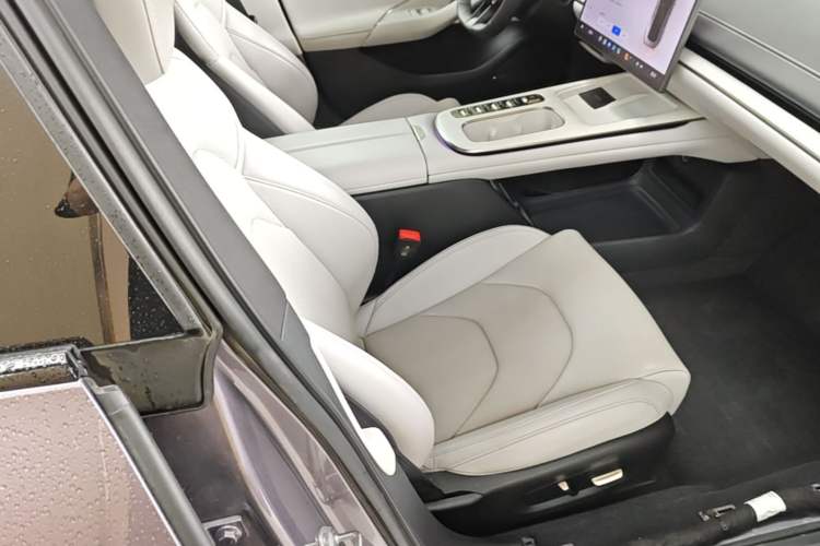 Used Xiaomi Auto SU7 2024 Four-Wheel Drive Ultra-Long Range Advanced Intelligent Driving Max Edition Right Front Seat