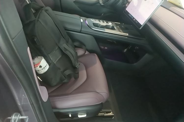 Used Xiaomi Auto SU7 2024 Four-Wheel Drive Ultra-Long Range Advanced Intelligent Driving Max Edition Right Front Seat