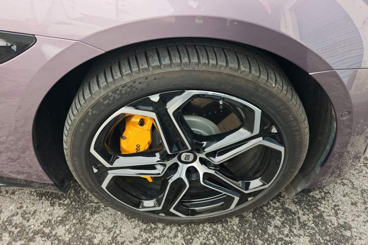 Used Xiaomi Auto SU7 2024 Four-Wheel Drive Ultra-Long Range Advanced Intelligent Driving Max Edition Right Front Wheel Hub