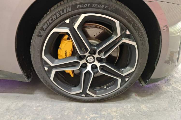 Used Xiaomi Auto SU7 2024 Four-Wheel Drive Ultra-Long Range Advanced Intelligent Driving Max Edition Right Front Wheel Hub