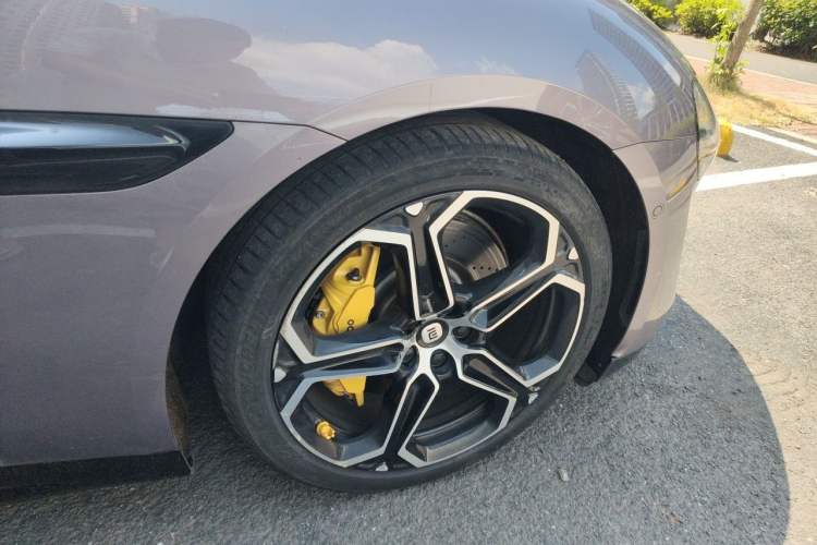 Used Xiaomi Auto SU7 2024 Four-Wheel Drive Ultra-Long Range Advanced Intelligent Driving Max Edition Right Front Wheel Hub