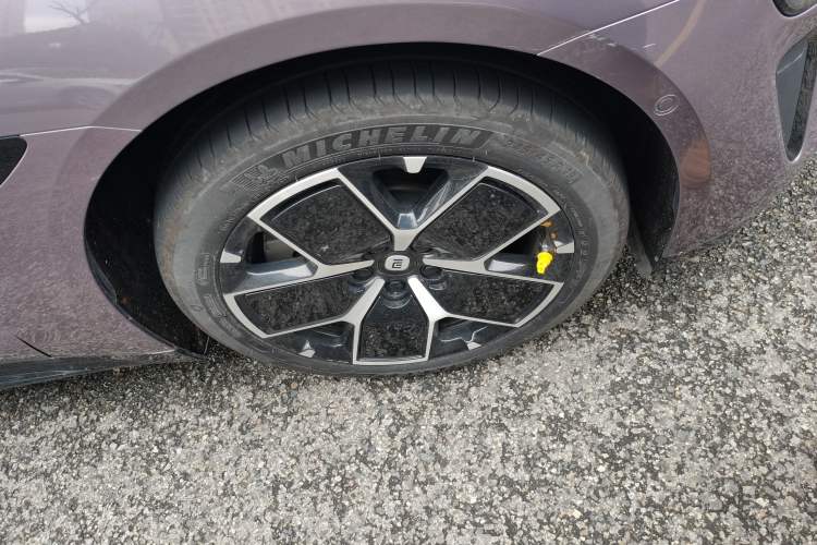 Used Xiaomi Auto SU7 2024 Rear-Drive Long-Range Intelligent Driving Version Right Front Wheel Hub