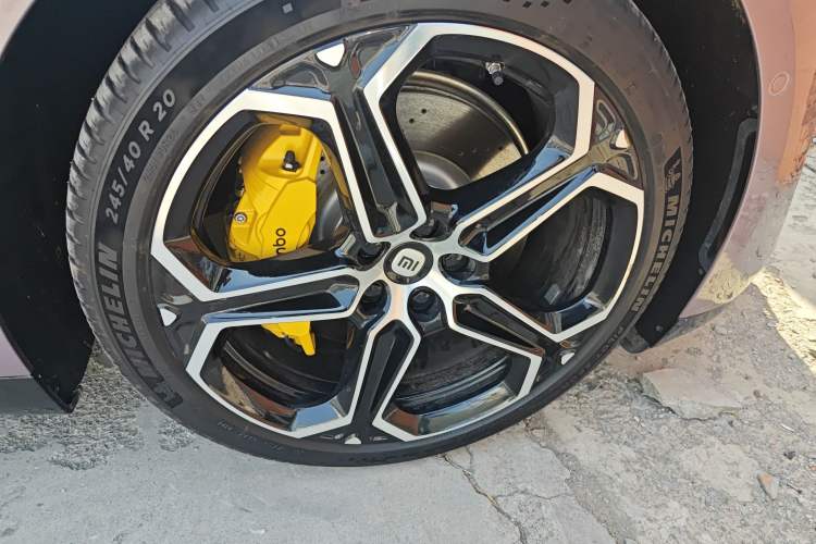 Used Xiaomi Auto SU7 2024 Four-Wheel Drive Ultra-Long Range Advanced Intelligent Driving Max Edition Right Front Wheel Hub