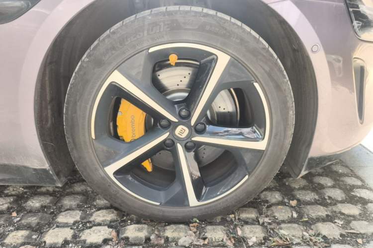 Used Xiaomi Auto SU7 2024 Four-Wheel Drive Ultra-Long Range Advanced Intelligent Driving Max Edition Right Front Wheel Hub