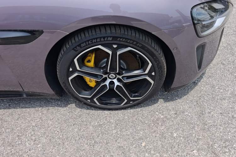 Used Xiaomi Auto SU7 2024 Four-Wheel Drive Ultra-Long Range Advanced Intelligent Driving Max Edition Right Front Wheel Hub