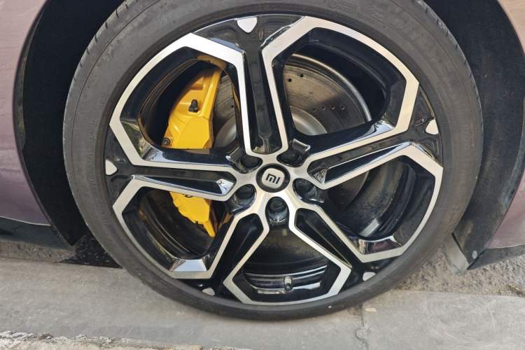 Used Xiaomi Auto SU7 2024 Four-Wheel Drive Ultra-Long Range Advanced Intelligent Driving Max Edition Right Front Wheel Hub