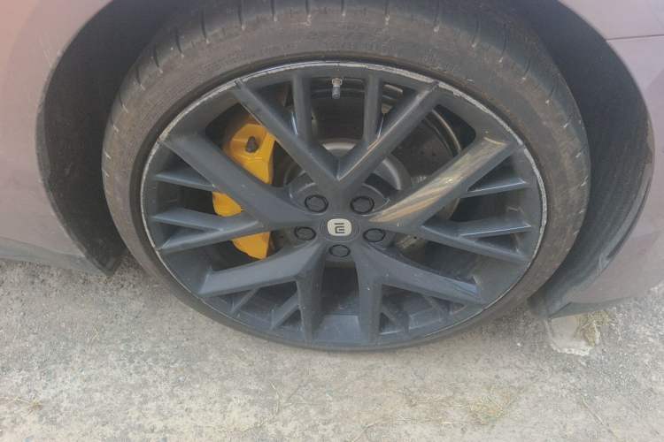 Used Xiaomi Auto SU7 2024 Four-Wheel Drive Ultra-Long Range Advanced Intelligent Driving Max Edition Right Front Wheel Hub