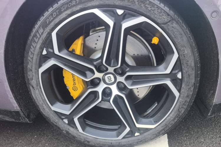 Used Xiaomi Auto SU7 2024 Four-Wheel Drive Ultra-Long Range Advanced Intelligent Driving Max Edition Right Front Wheel Hub