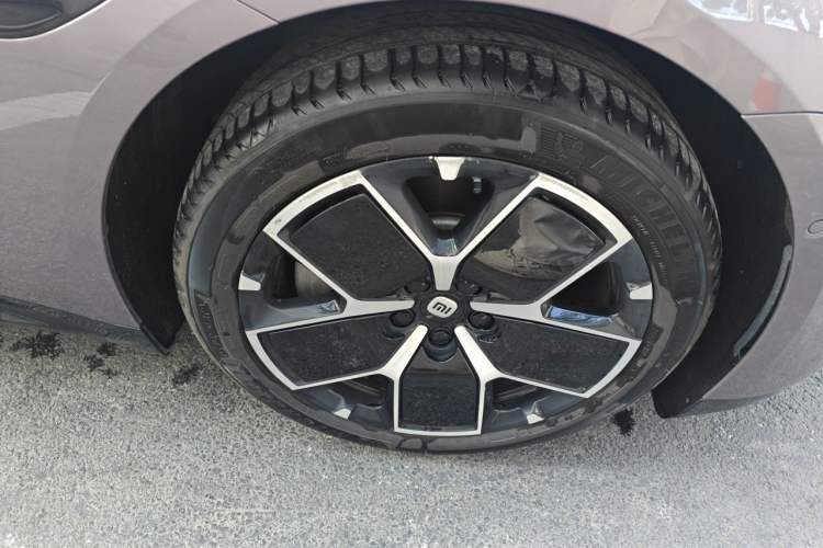 Used Xiaomi Auto SU7 2024 Rear-Drive Long-Range Intelligent Driving Version Right Front Wheel Hub