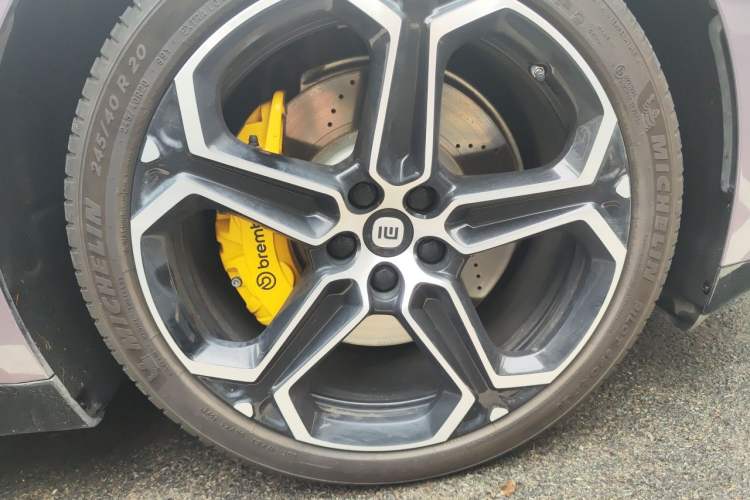 Used Xiaomi Auto SU7 2024 Four-Wheel Drive Ultra-Long Range Advanced Intelligent Driving Max Edition Right Front Wheel Hub