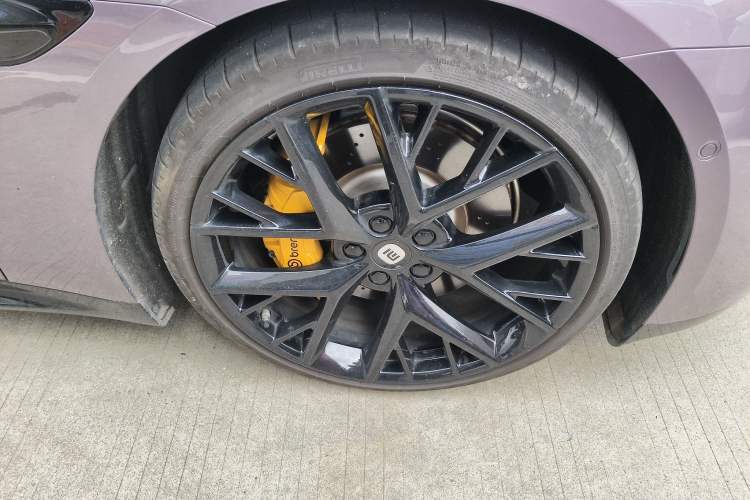 Used Xiaomi Auto SU7 2024 Four-Wheel Drive Ultra-Long Range Advanced Intelligent Driving Max Edition Right Front Wheel Hub
