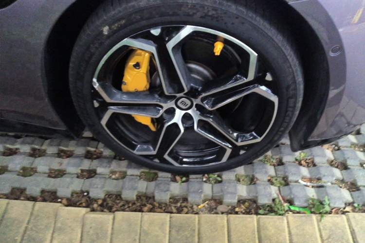 Used Xiaomi Auto SU7 2024 Four-Wheel Drive Ultra-Long Range Advanced Intelligent Driving Max Edition Right Front Wheel Hub