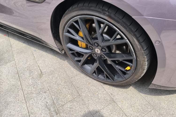 Used Xiaomi Auto SU7 2024 Four-Wheel Drive Ultra-Long Range Advanced Intelligent Driving Max Edition Right Front Wheel Hub
