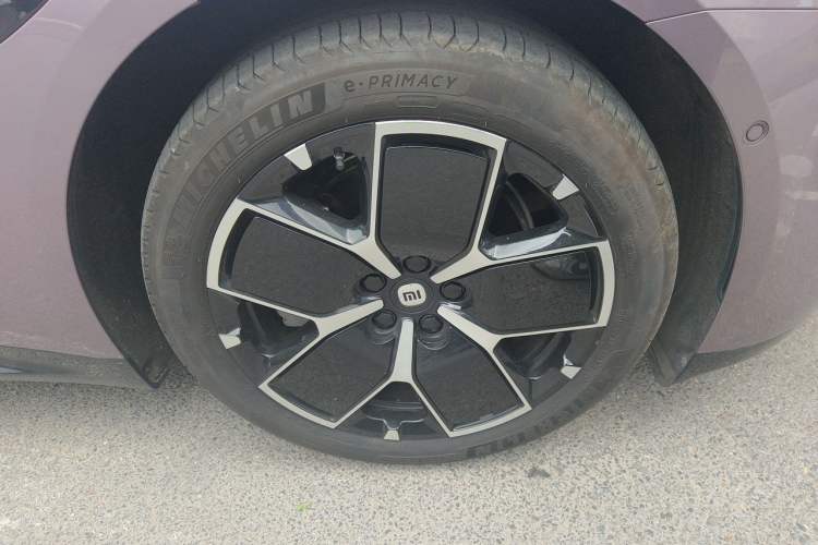 Used Xiaomi Auto SU7 2024 Rear-Drive Long-Range Intelligent Driving Version Right Front Wheel Hub