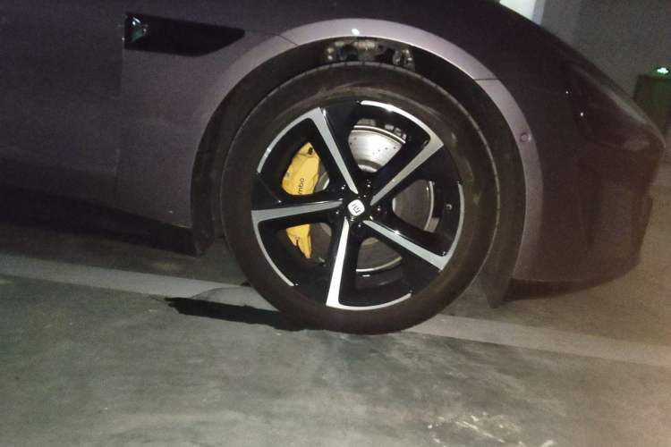 Used Xiaomi Auto SU7 2024 Four-Wheel Drive Ultra-Long Range Advanced Intelligent Driving Max Edition Right Front Wheel Hub