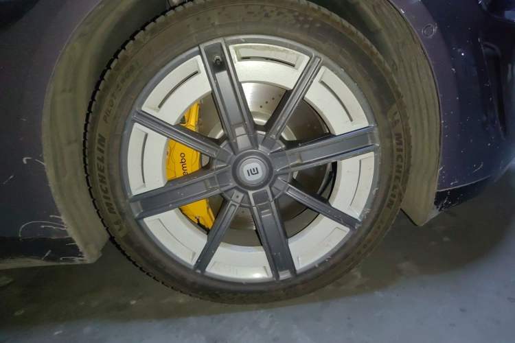 Used Xiaomi Auto SU7 2024 Rear-Drive Long-Range Intelligent Driving Version Right Front Wheel Hub