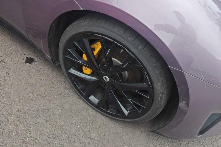 Used Xiaomi Auto SU7 2024 Four-Wheel Drive Ultra-Long Range Advanced Intelligent Driving Max Edition Right Front Wheel Hub