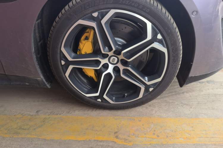 Used Xiaomi Auto SU7 2024 Rear-Drive Long-Range Intelligent Driving Version Right Front Wheel Hub