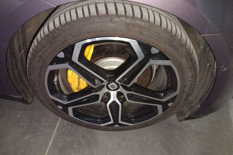 Used Xiaomi Auto SU7 2024 Four-Wheel Drive Ultra-Long Range Advanced Intelligent Driving Max Edition Right Front Wheel Hub