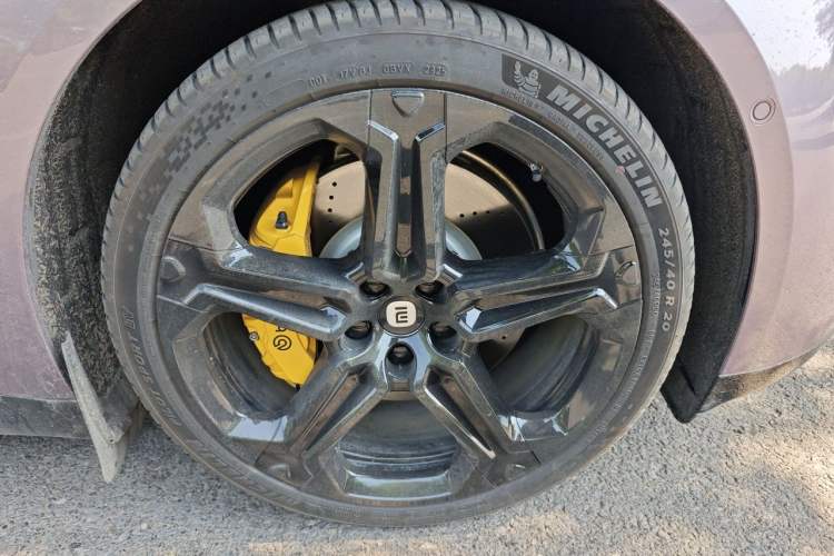 Used Xiaomi Auto SU7 2024 Rear-Drive Long-Range Intelligent Driving Version Right Front Wheel Hub