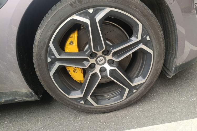 Used Xiaomi Auto SU7 2024 Rear-Drive Long-Range Intelligent Driving Version Right Front Wheel Hub