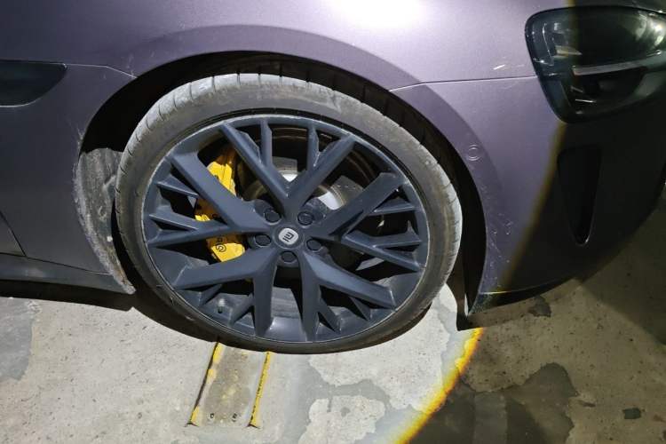 Used Xiaomi Auto SU7 2024 Four-Wheel Drive Ultra-Long Range Advanced Intelligent Driving Max Edition Right Front Wheel Hub