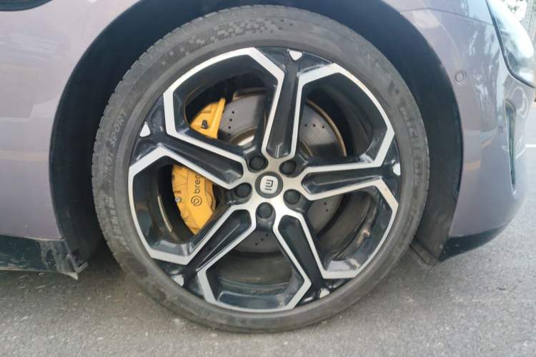 Used Xiaomi Auto SU7 2024 Four-Wheel Drive Ultra-Long Range Advanced Intelligent Driving Max Edition Right Front Wheel Hub